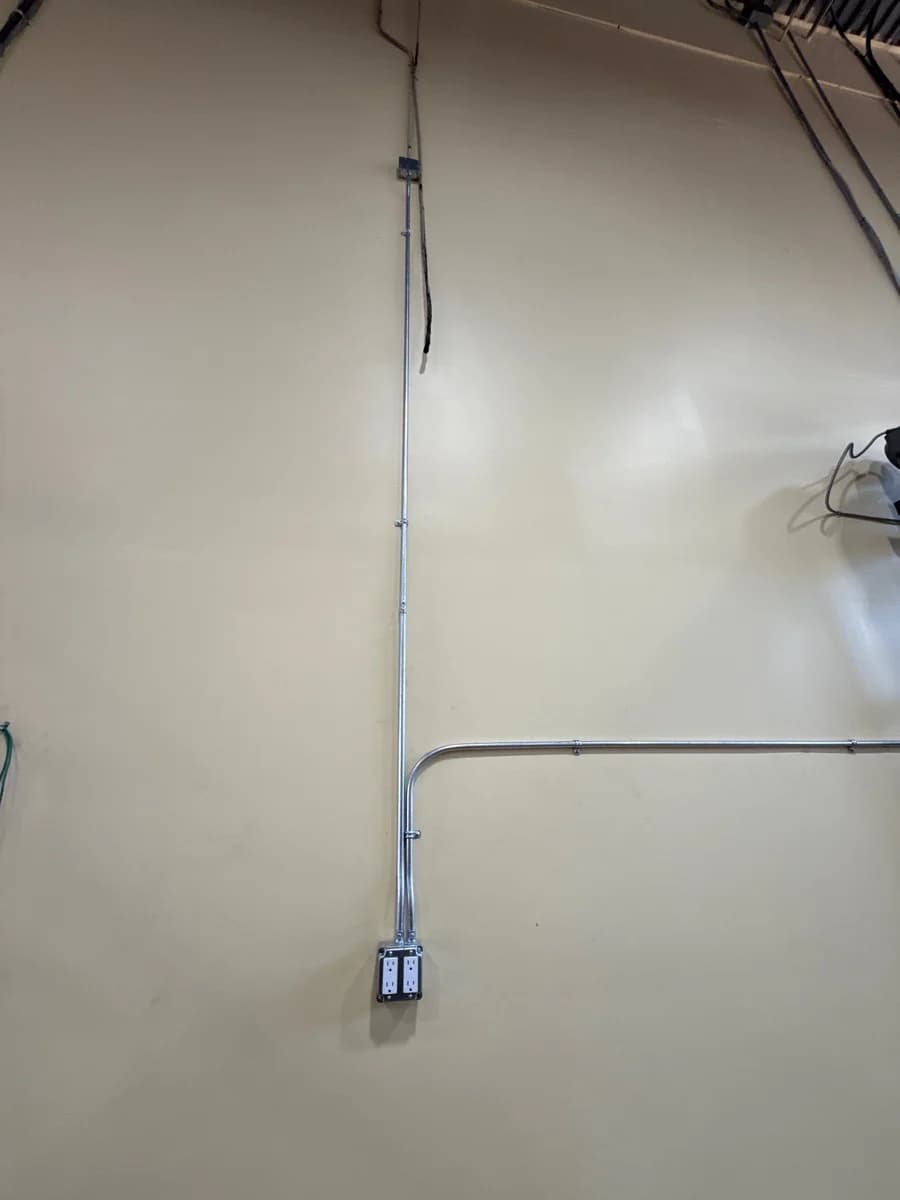Vertical EMT conduit and new receptacle device